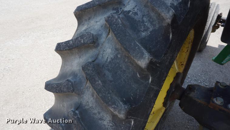 image for item DD7860 2002 John Deere 5320 tractor