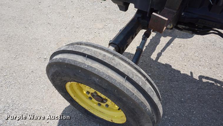 image for item DD7860 2002 John Deere 5320 tractor