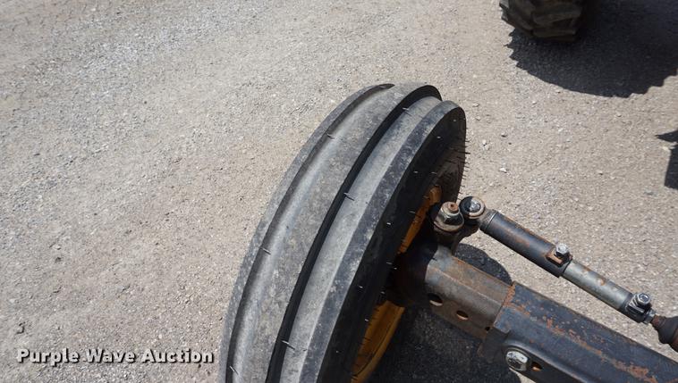 image for item DD7860 2002 John Deere 5320 tractor