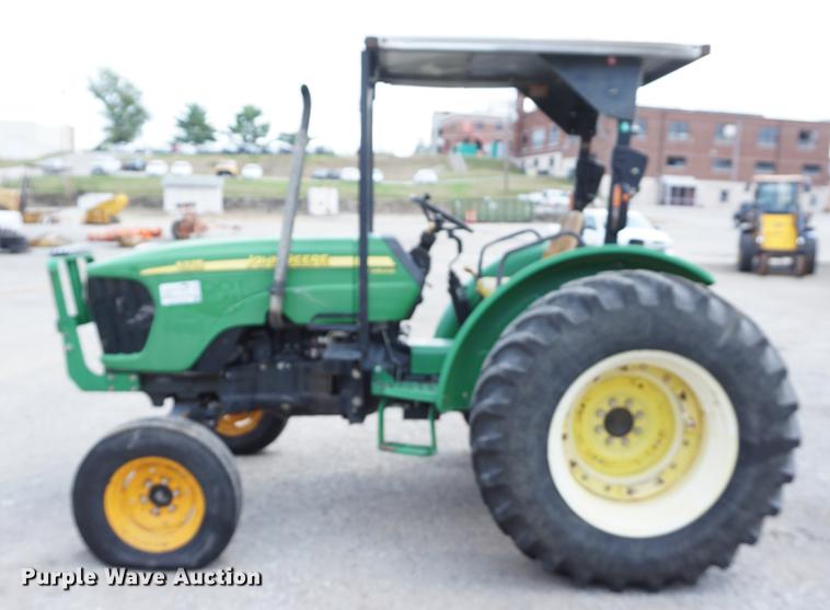 image for item DD7863 2008 John Deere 5325 tractor