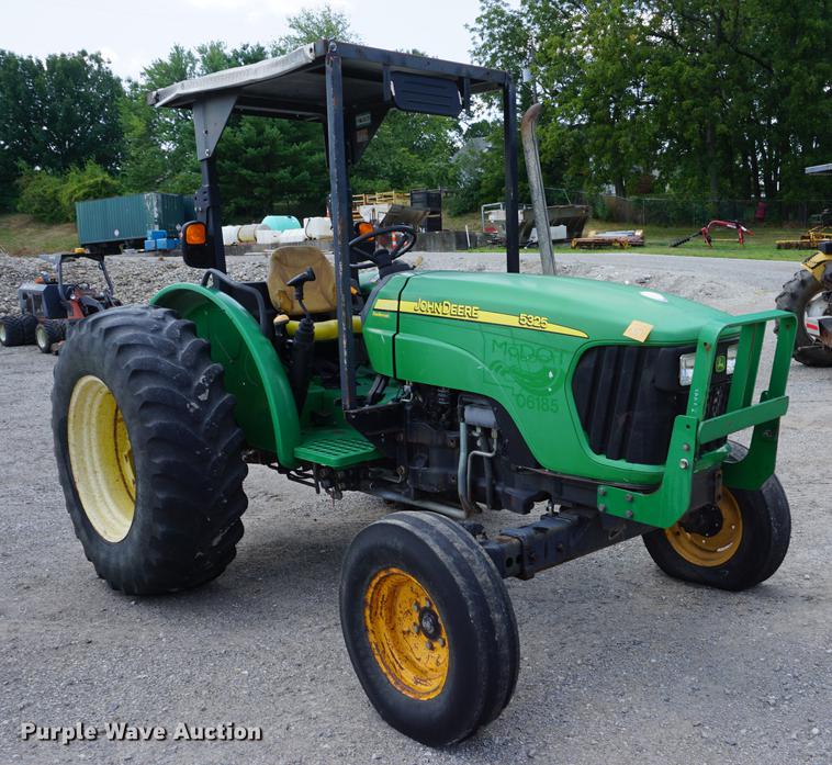 image for item DD7863 2008 John Deere 5325 tractor