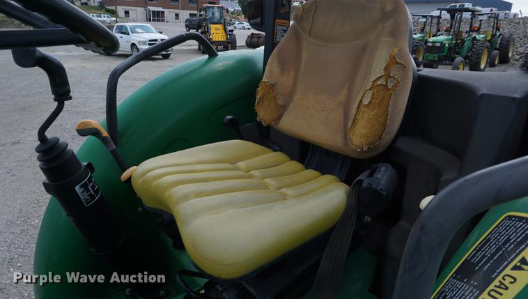 image for item DD7863 2008 John Deere 5325 tractor
