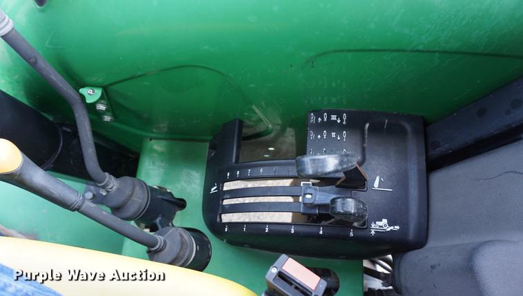image for item DD7863 2008 John Deere 5325 tractor