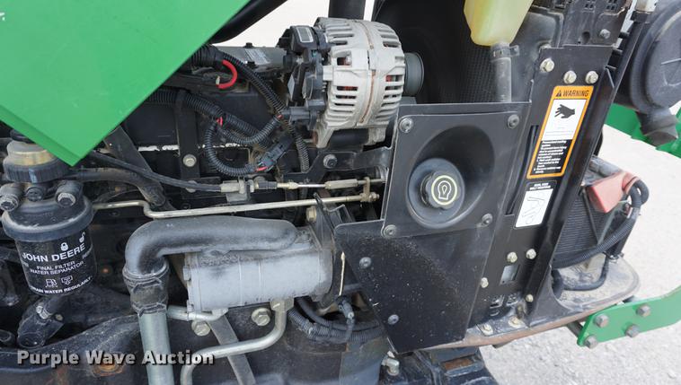 image for item DD7863 2008 John Deere 5325 tractor