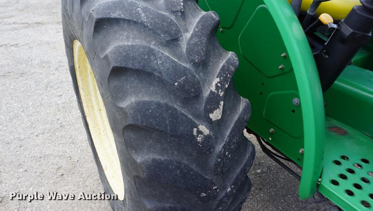 image for item DD7863 2008 John Deere 5325 tractor