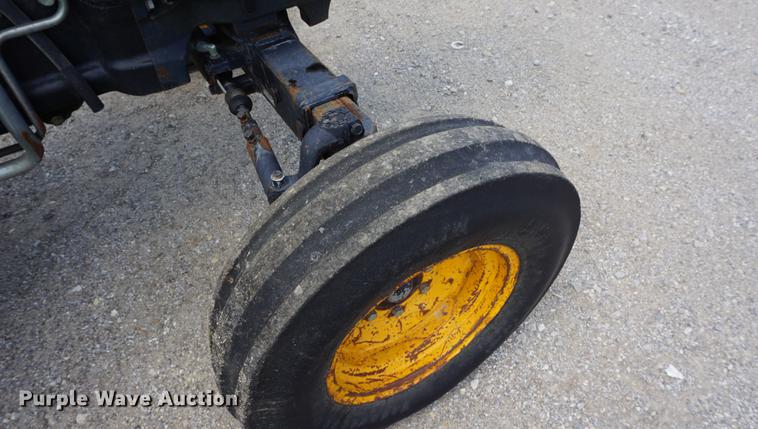 image for item DD7863 2008 John Deere 5325 tractor