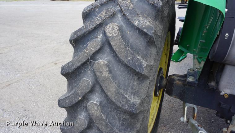 image for item DD7863 2008 John Deere 5325 tractor