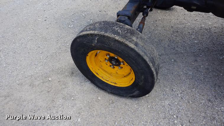 image for item DD7863 2008 John Deere 5325 tractor