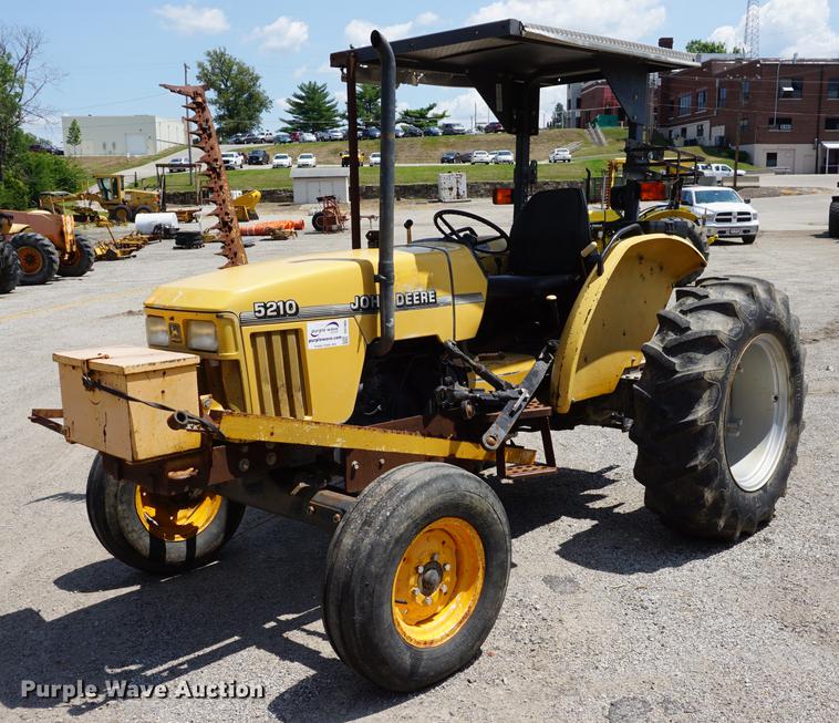image for item DD7864 1999 John Deere 5210 tractor