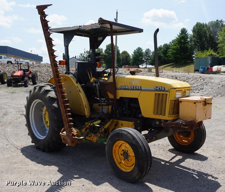 image for item DD7864 1999 John Deere 5210 tractor