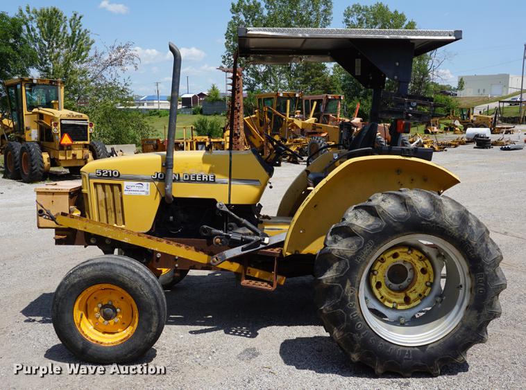 image for item DD7864 1999 John Deere 5210 tractor