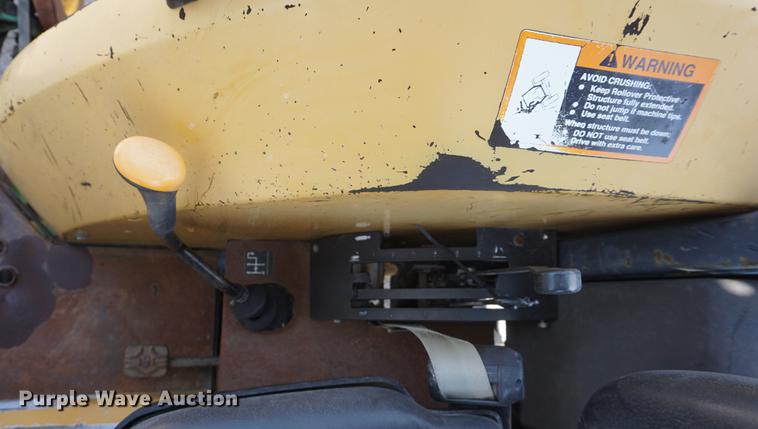 image for item DD7864 1999 John Deere 5210 tractor