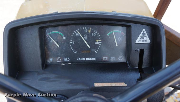 image for item DD7864 1999 John Deere 5210 tractor