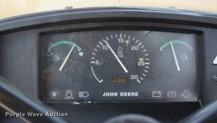 image for item DD7864 1999 John Deere 5210 tractor