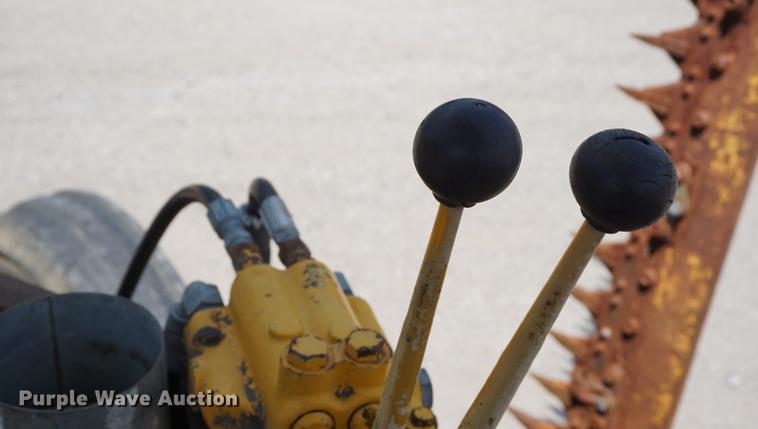 image for item DD7864 1999 John Deere 5210 tractor