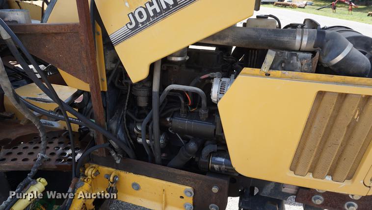 image for item DD7864 1999 John Deere 5210 tractor