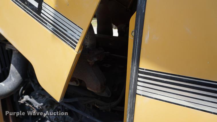 image for item DD7864 1999 John Deere 5210 tractor