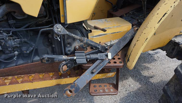 image for item DD7864 1999 John Deere 5210 tractor