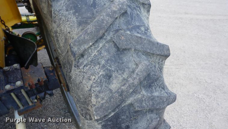 image for item DD7864 1999 John Deere 5210 tractor