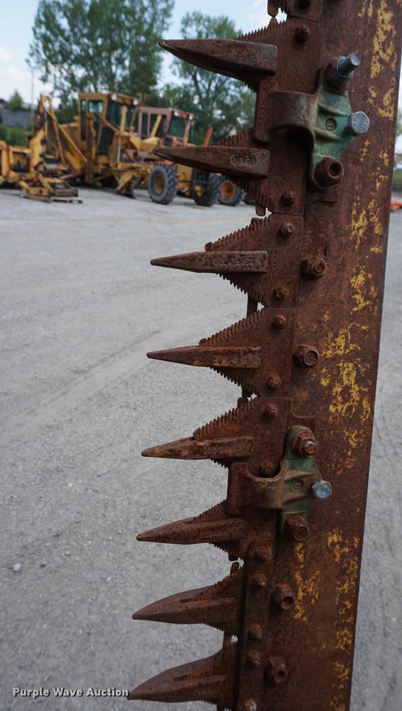 image for item DD7864 1999 John Deere 5210 tractor