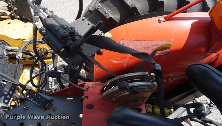 image for item DD7865 2000 Massey-Ferguson 4225 MFWD tractor