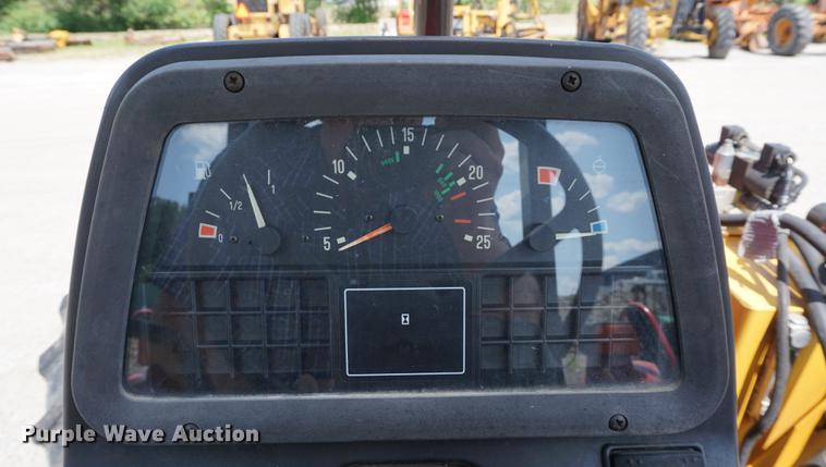 image for item DD7865 2000 Massey-Ferguson 4225 MFWD tractor