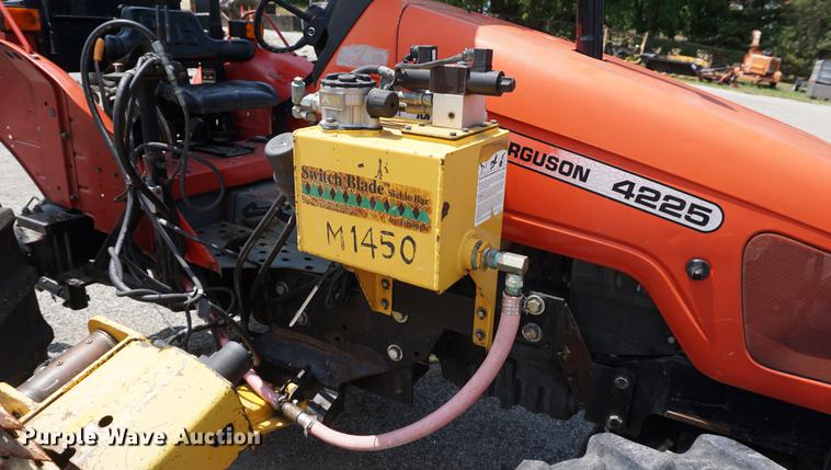 image for item DD7865 2000 Massey-Ferguson 4225 MFWD tractor