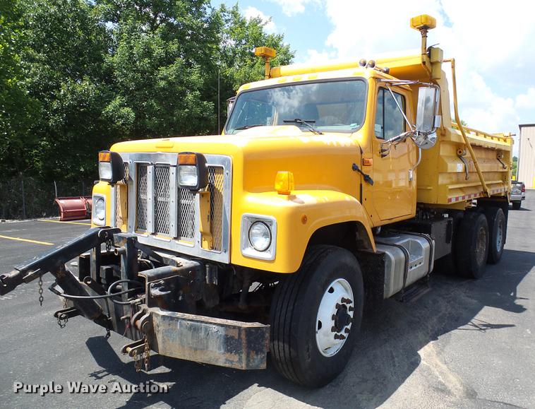 image for item DD8659 2002 International 2554 dump truck