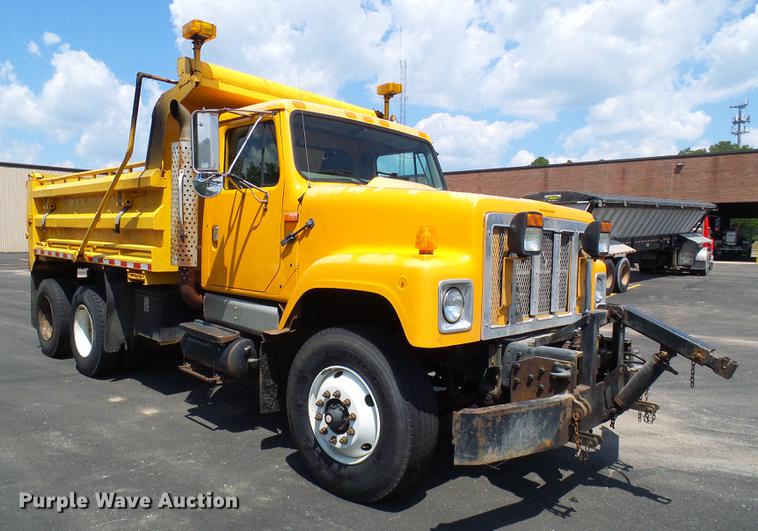 image for item DD8659 2002 International 2554 dump truck