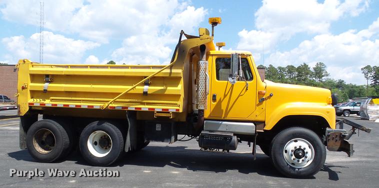 image for item DD8659 2002 International 2554 dump truck