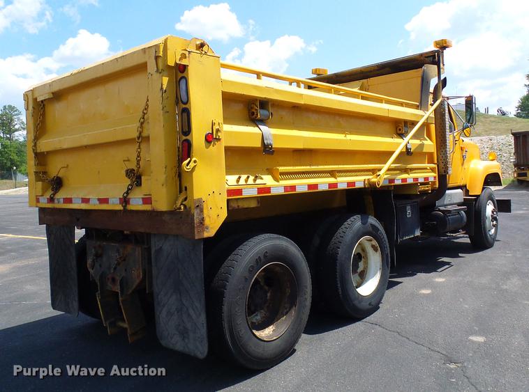 image for item DD8659 2002 International 2554 dump truck