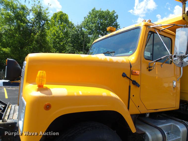 image for item DD8659 2002 International 2554 dump truck