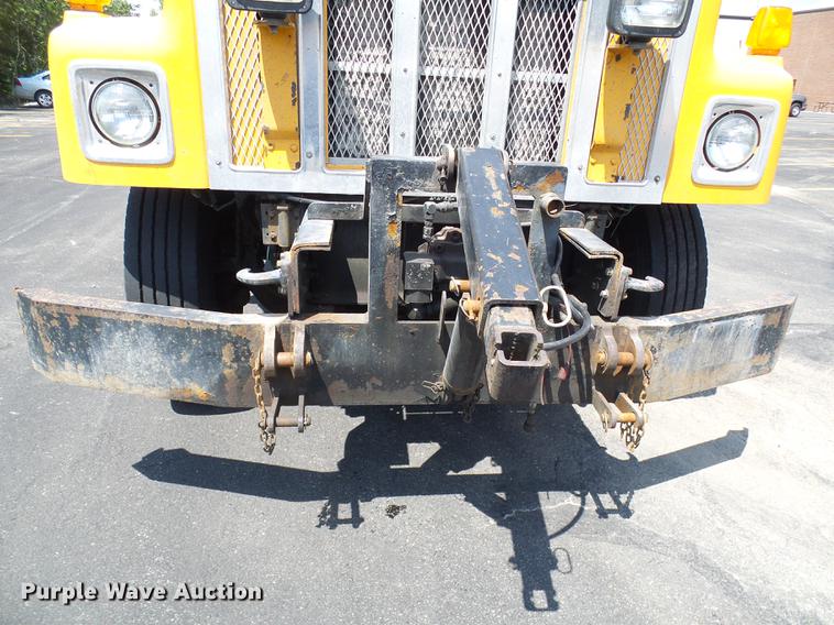 image for item DD8659 2002 International 2554 dump truck