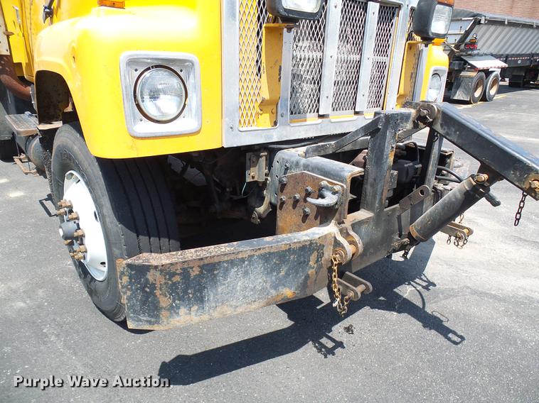 image for item DD8659 2002 International 2554 dump truck