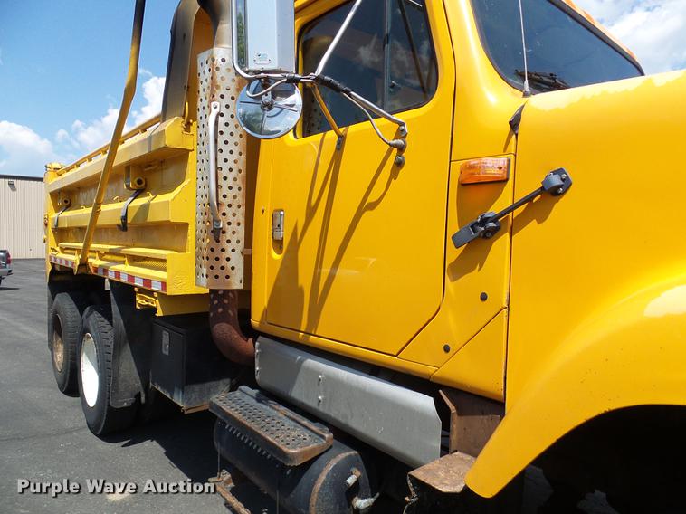image for item DD8659 2002 International 2554 dump truck