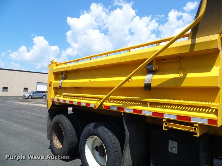 image for item DD8659 2002 International 2554 dump truck
