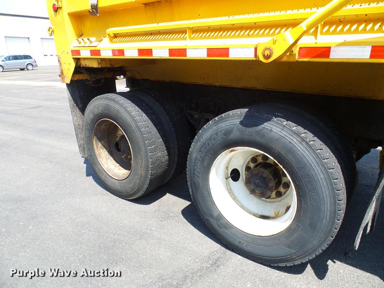 image for item DD8659 2002 International 2554 dump truck