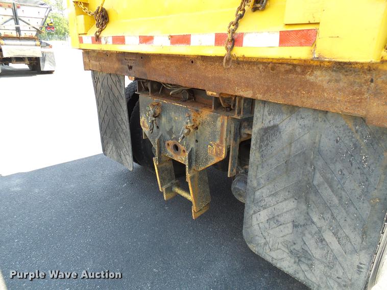 image for item DD8659 2002 International 2554 dump truck