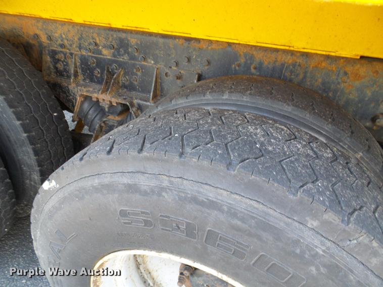 image for item DD8659 2002 International 2554 dump truck