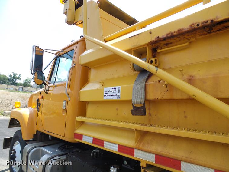 image for item DD8659 2002 International 2554 dump truck