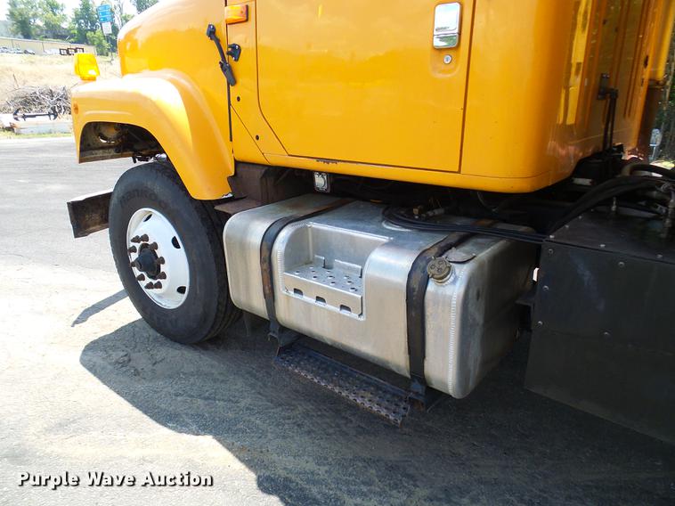 image for item DD8659 2002 International 2554 dump truck