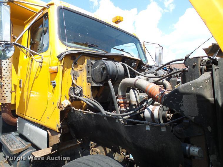 image for item DD8659 2002 International 2554 dump truck