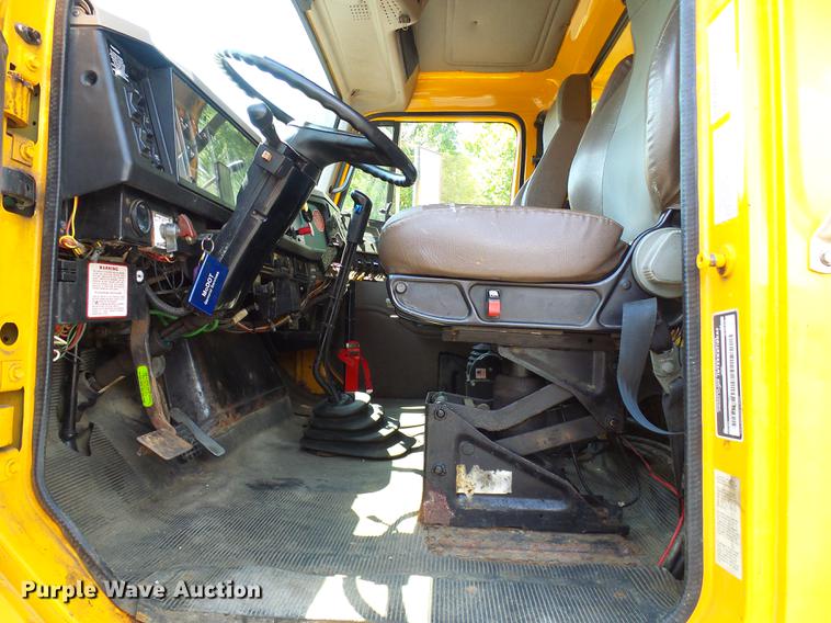 image for item DD8659 2002 International 2554 dump truck