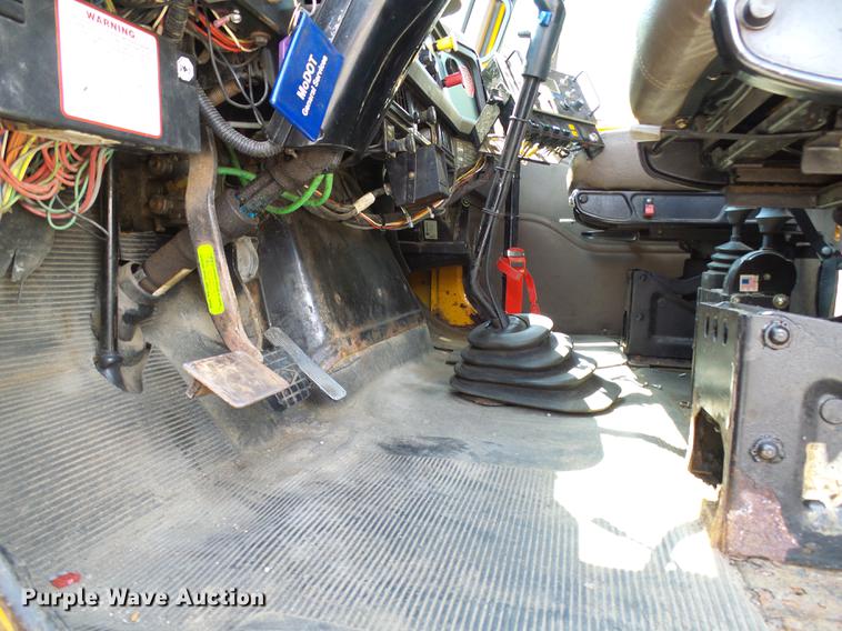 image for item DD8659 2002 International 2554 dump truck