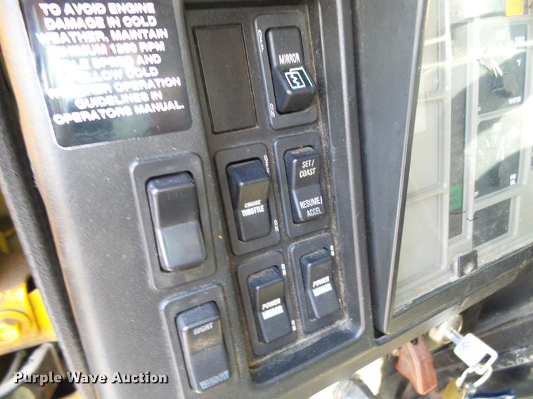 image for item DD8659 2002 International 2554 dump truck