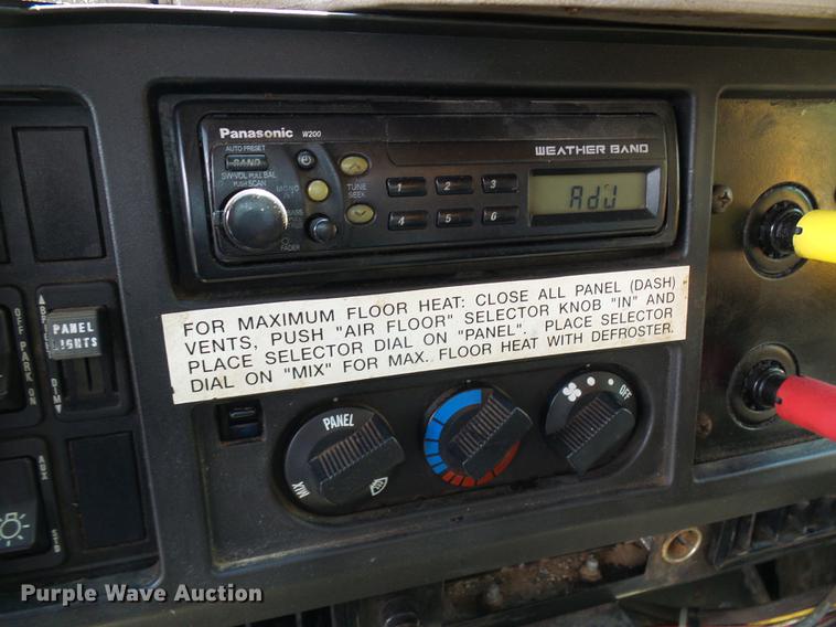 image for item DD8659 2002 International 2554 dump truck