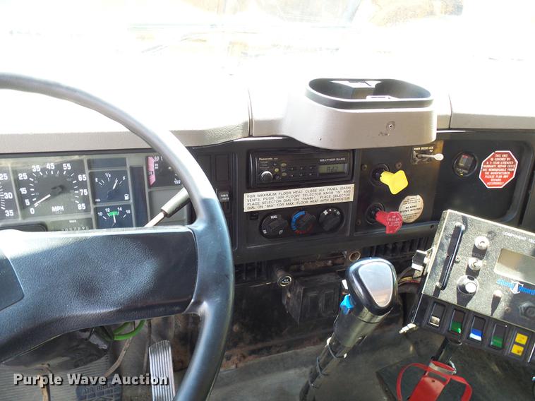 image for item DD8659 2002 International 2554 dump truck