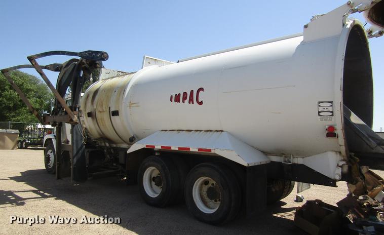 image for item DD8877 2003 Freightliner FL80 refuse truck