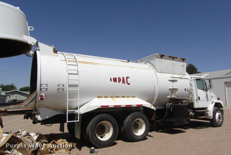 image for item DD8877 2003 Freightliner FL80 refuse truck