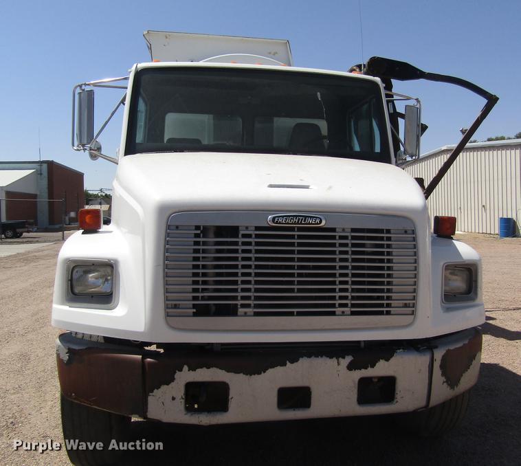 image for item DD8877 2003 Freightliner FL80 refuse truck